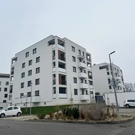 Luxury With Parking In Appartement *