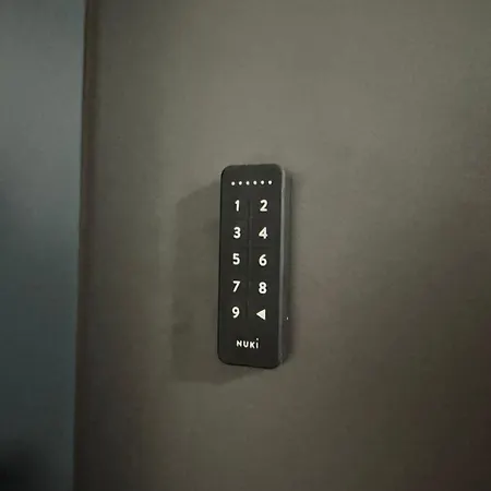 Luxury With Parking In Apartment *