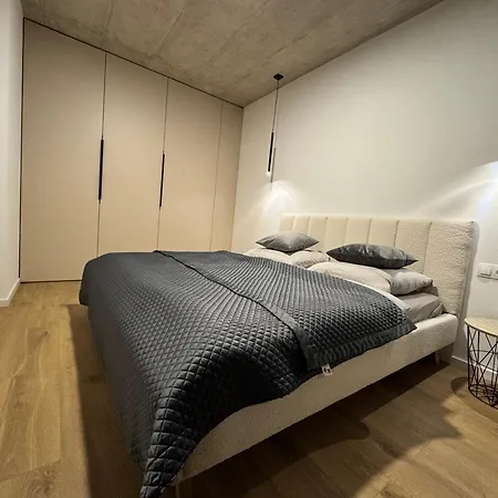 Apartment Luxury With Parking In *