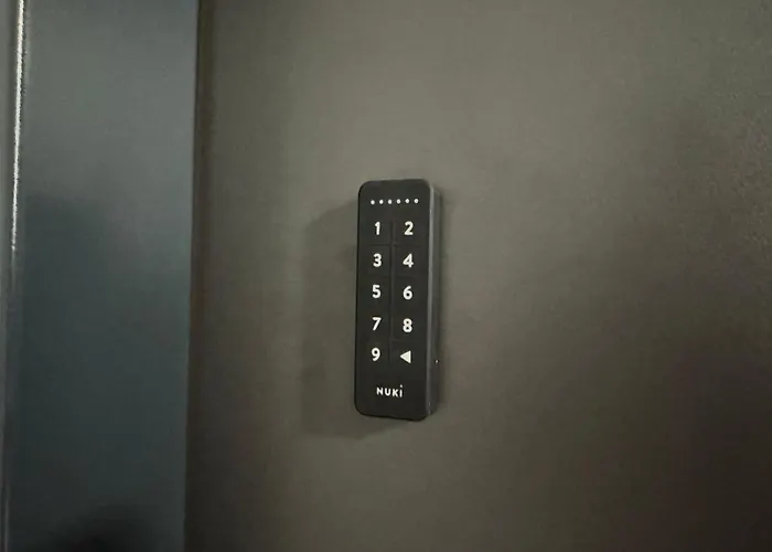 Luxury With Parking In Apartment *